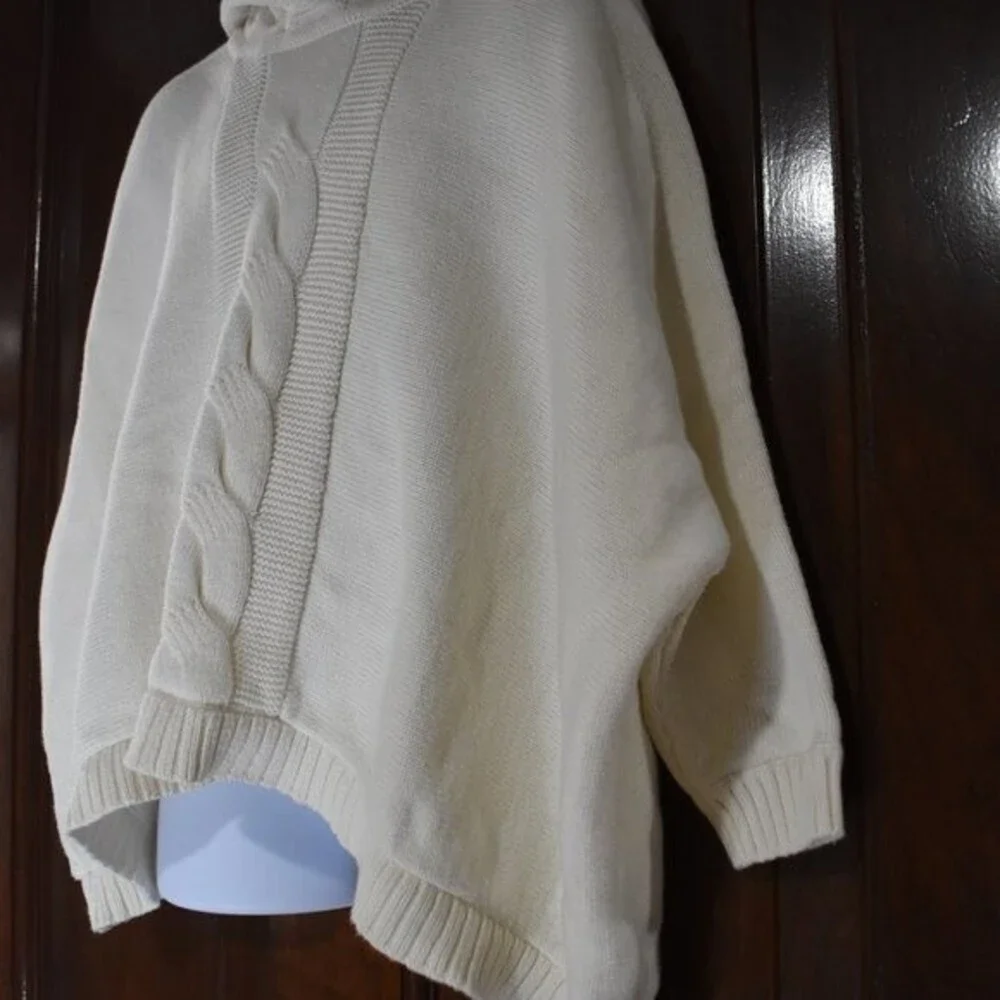 Gap Kids Knit Hooded Poncho Sweater Girls XS White Cozy Fall Winter Layer